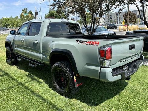 Used 2022 Toyota Tacoma TRD Off-Road w/ Technology Package AWD/4WD image 9
