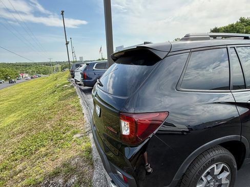 Used 2023 Honda Passport TrailSport image 4