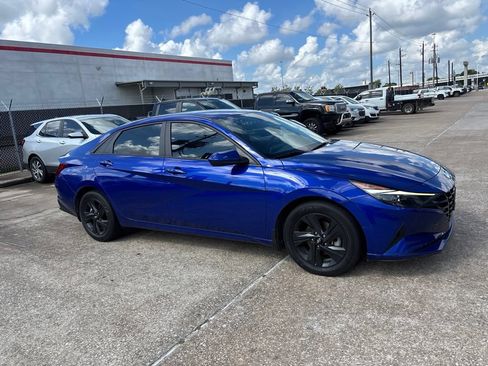 Used 2023 Hyundai Elantra SEL FWD image 4