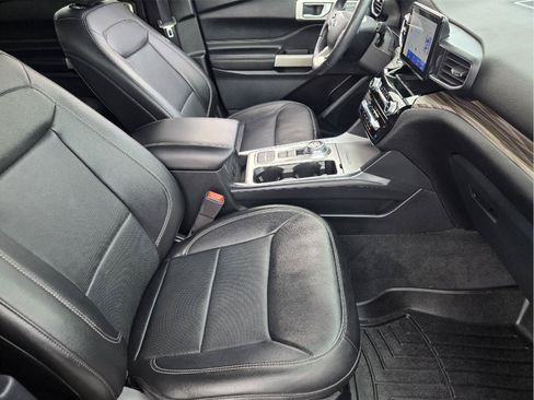Used 2022 Ford Explorer Limited w/ Equipment Group 301A RWD image 13