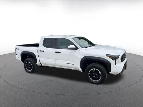 Used 2025 Toyota Tacoma TRD Off-Road AWD/4WD image 2