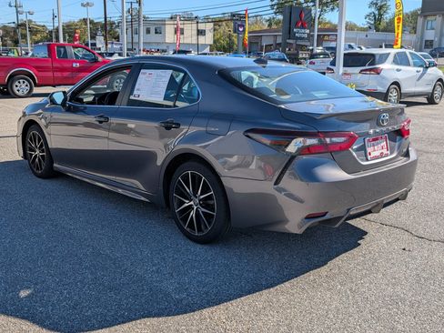 Used 2023 Toyota Camry SE image 5