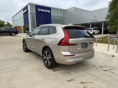 Certified 2023 Volvo XC60 B5 Plus FWD image 4