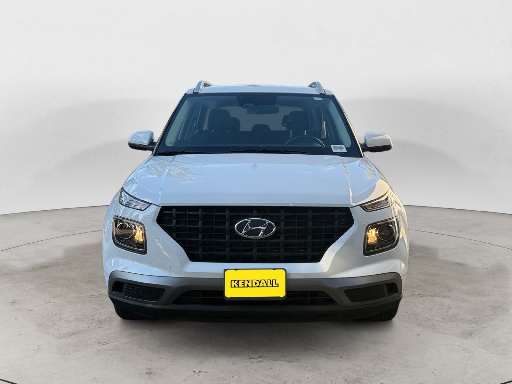 Used 2023 Hyundai Venue FWD image 2