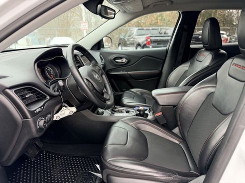 Used 2019 Jeep Cherokee Trailhawk w/ Cold Weather Group image 6