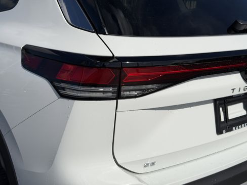 New 2026 Volkswagen Tiguan SE image 9