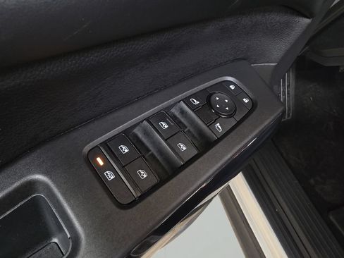 Used 2025 Nissan Pathfinder SV AWD/4WD image 10