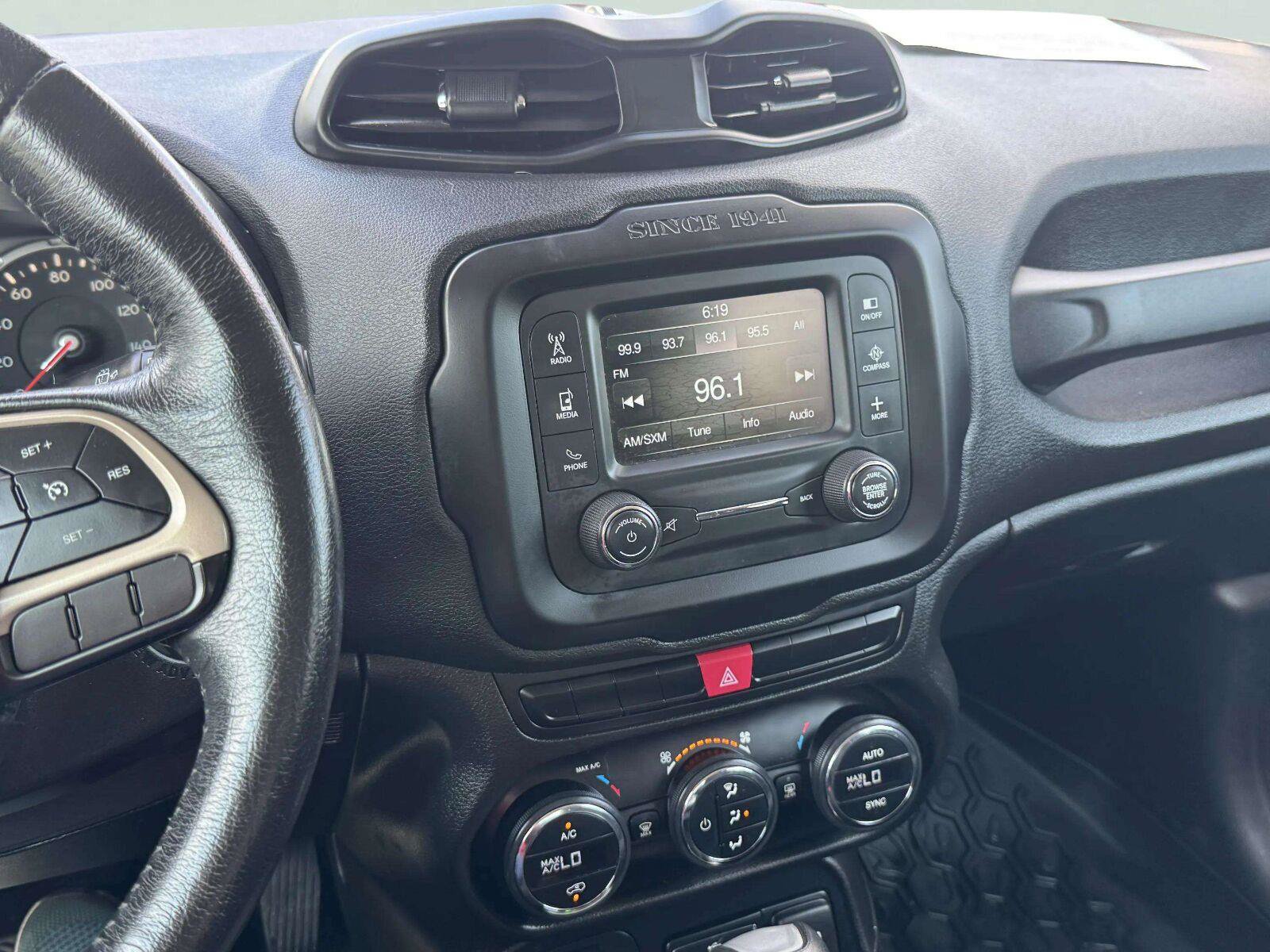 Used 2015 Jeep Renegade Latitude w/ Popular Equipment Group FWD image 28