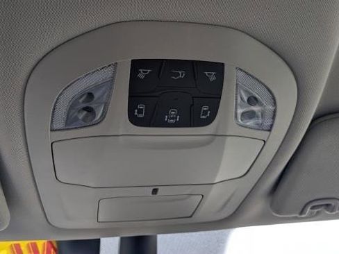 Used 2021 Chrysler Pacifica Touring-L image 14