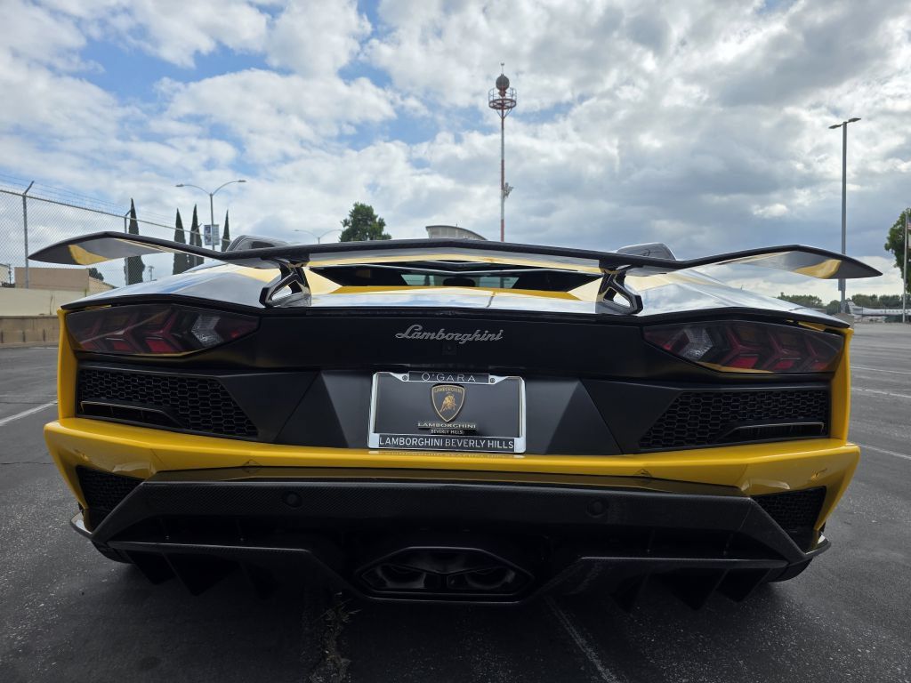 Used 2018 Lamborghini Aventador S AWD/4WD image 10