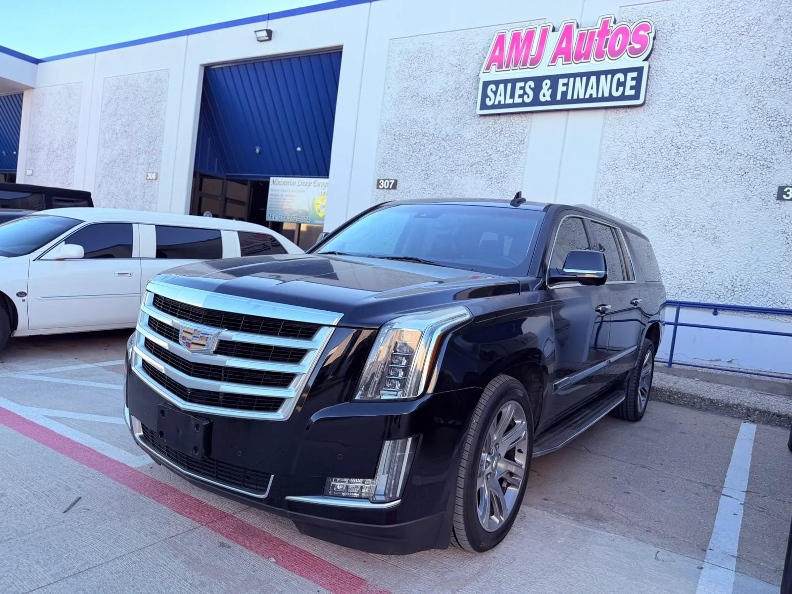 Used 2016 Cadillac Escalade ESV Luxury AWD/4WD image 1
