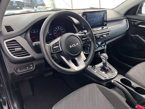 Used 2023 Kia Seltos LX AWD/4WD image 13