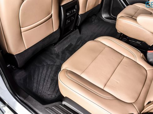 Used 2023 Chevrolet Traverse Premier image 20