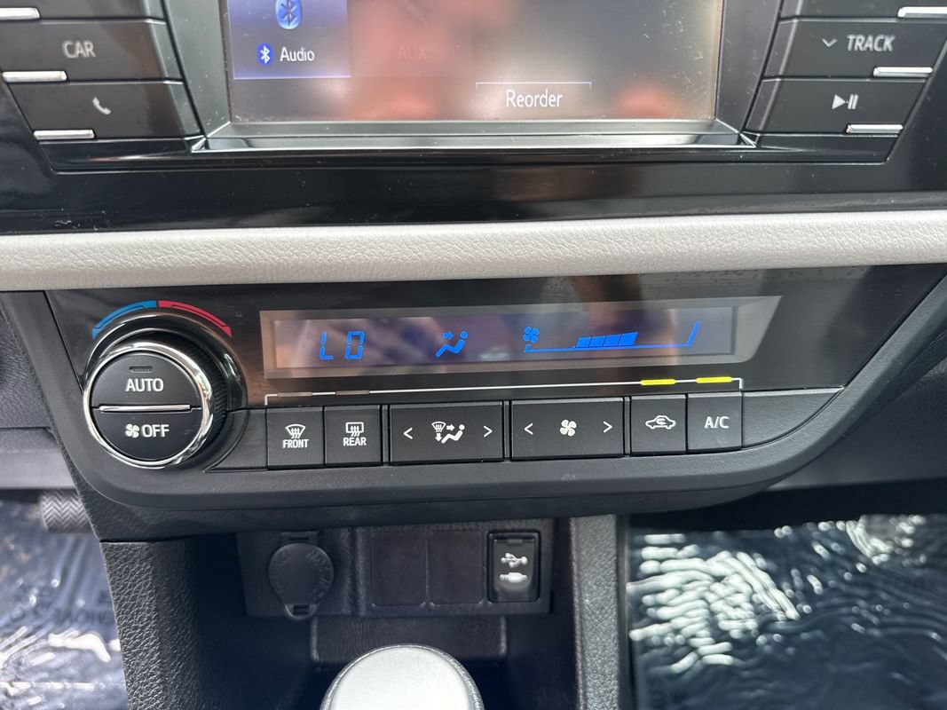 Used 2015 Toyota Corolla LE FWD image 21