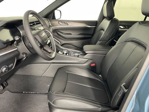 New 2026 Jeep Grand Cherokee Limited AWD/4WD image 2