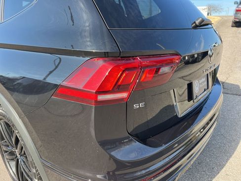 Used 2022 Volkswagen Tiguan SE R-Line image 12