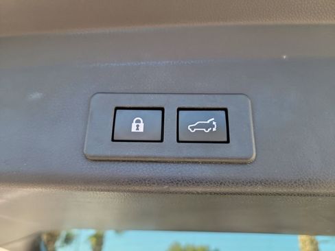 Used 2022 Subaru Ascent Touring w/ Popular Package #2A image 10