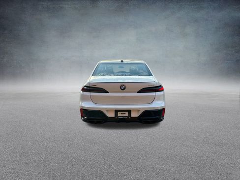 Used 2025 BMW 760i xDrive w/ Executive Package image 8