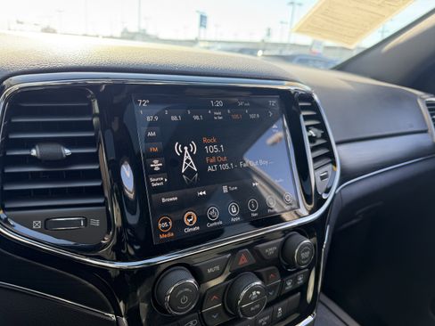 Used 2020 Jeep Grand Cherokee Limited image 39