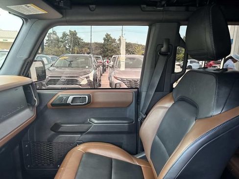 Used 2024 Ford Bronco Outer Banks AWD/4WD image 15