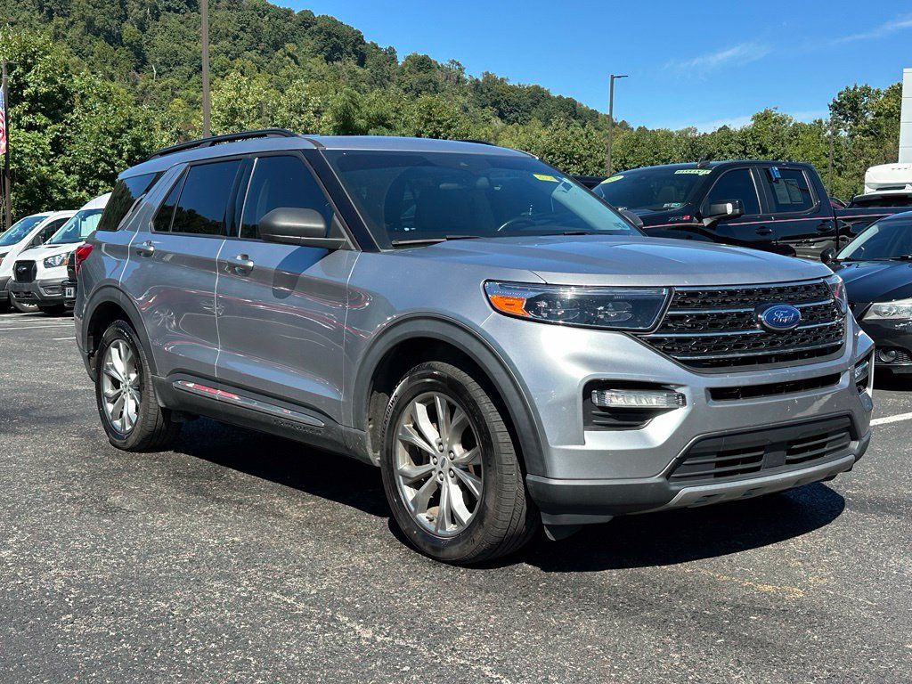 Used 2020 Ford Explorer XLT w/ Equipment Group 202A AWD/4WD image 44