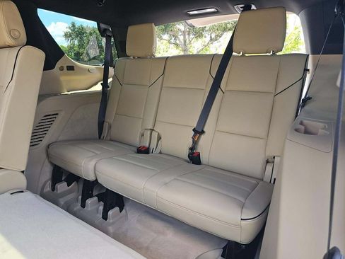 Used 2022 Cadillac Escalade Premium Luxury AWD/4WD image 6
