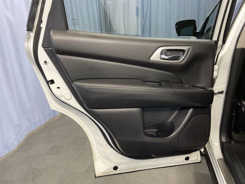 Used 2017 Nissan Pathfinder Platinum w/ Midnight Edition Package image 24
