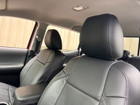Used 2021 Toyota Tacoma SR5 AWD/4WD image 13