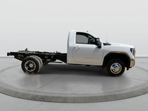 New 2026 GMC Sierra 3500 SLE w/ SLE Convenience Package RWD image 9