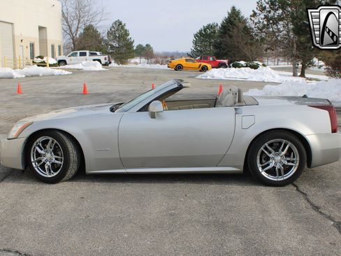 Used 2005 Cadillac XLR image 4