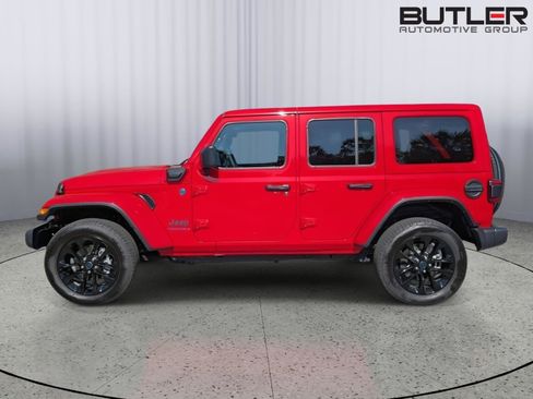 Used 2025 Jeep Wrangler Unlimited Sahara w/ Safety Group AWD/4WD image 5