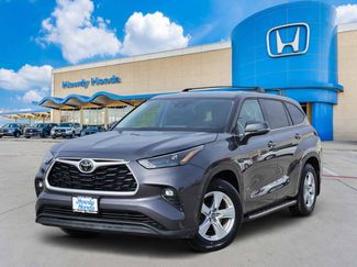 Used 2022 Toyota Highlander LE video 1