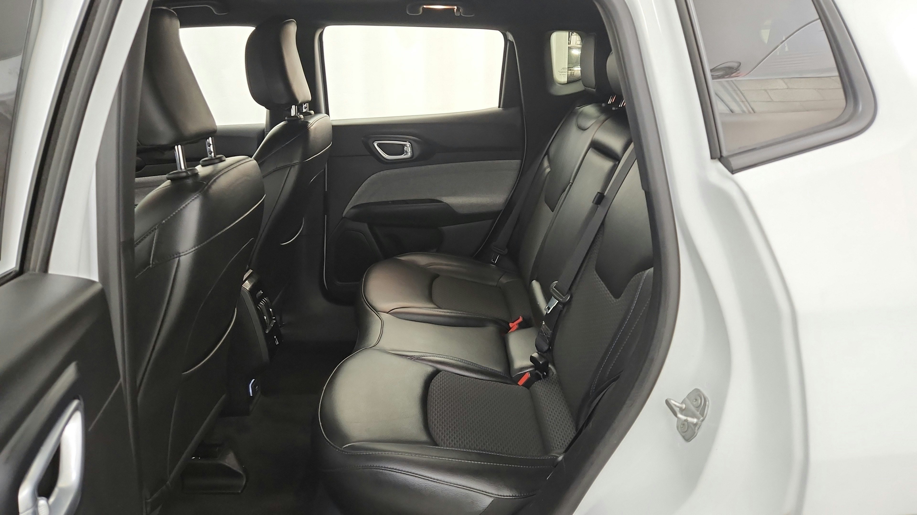 Used 2023 Jeep Compass Latitude w/ Convenience Group AWD/4WD image 26