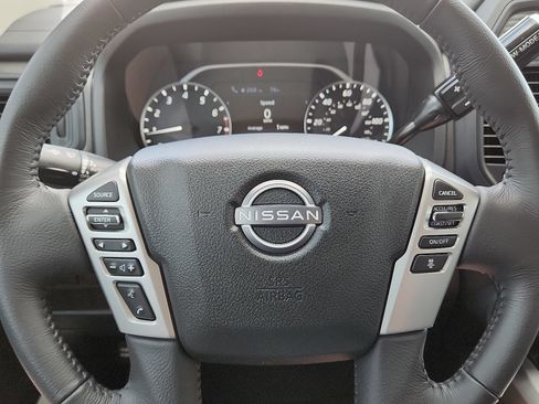 Used 2024 Nissan Titan SV w/ SV Convenience Package AWD/4WD image 25
