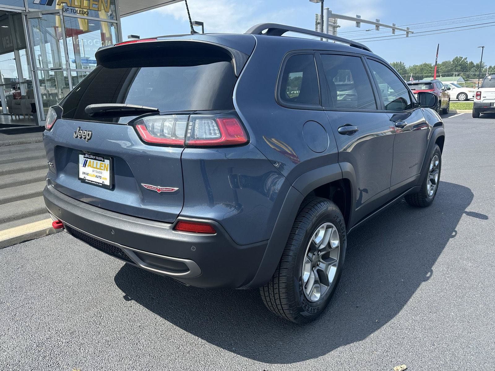 Used 2019 Jeep Cherokee Trailhawk w/ Comfort/Convenience Group AWD/4WD image 13