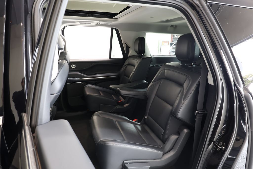 Used 2025 Lincoln Navigator L Reserve AWD/4WD image 21