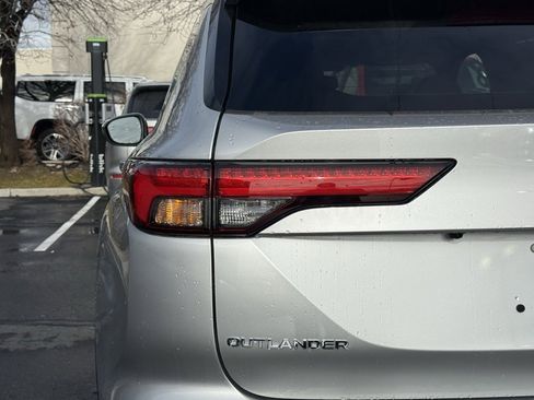 Used 2025 Mitsubishi Outlander SEL image 35