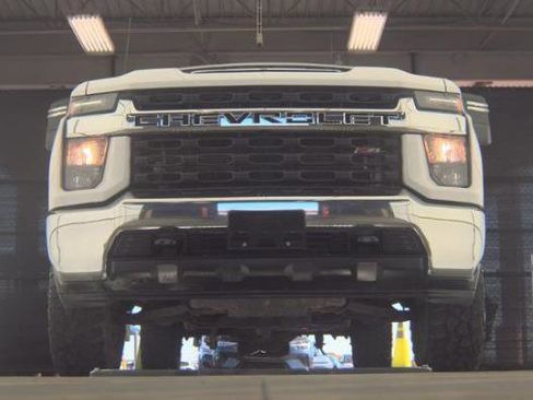 Used 2023 Chevrolet Silverado 2500 LT image 2