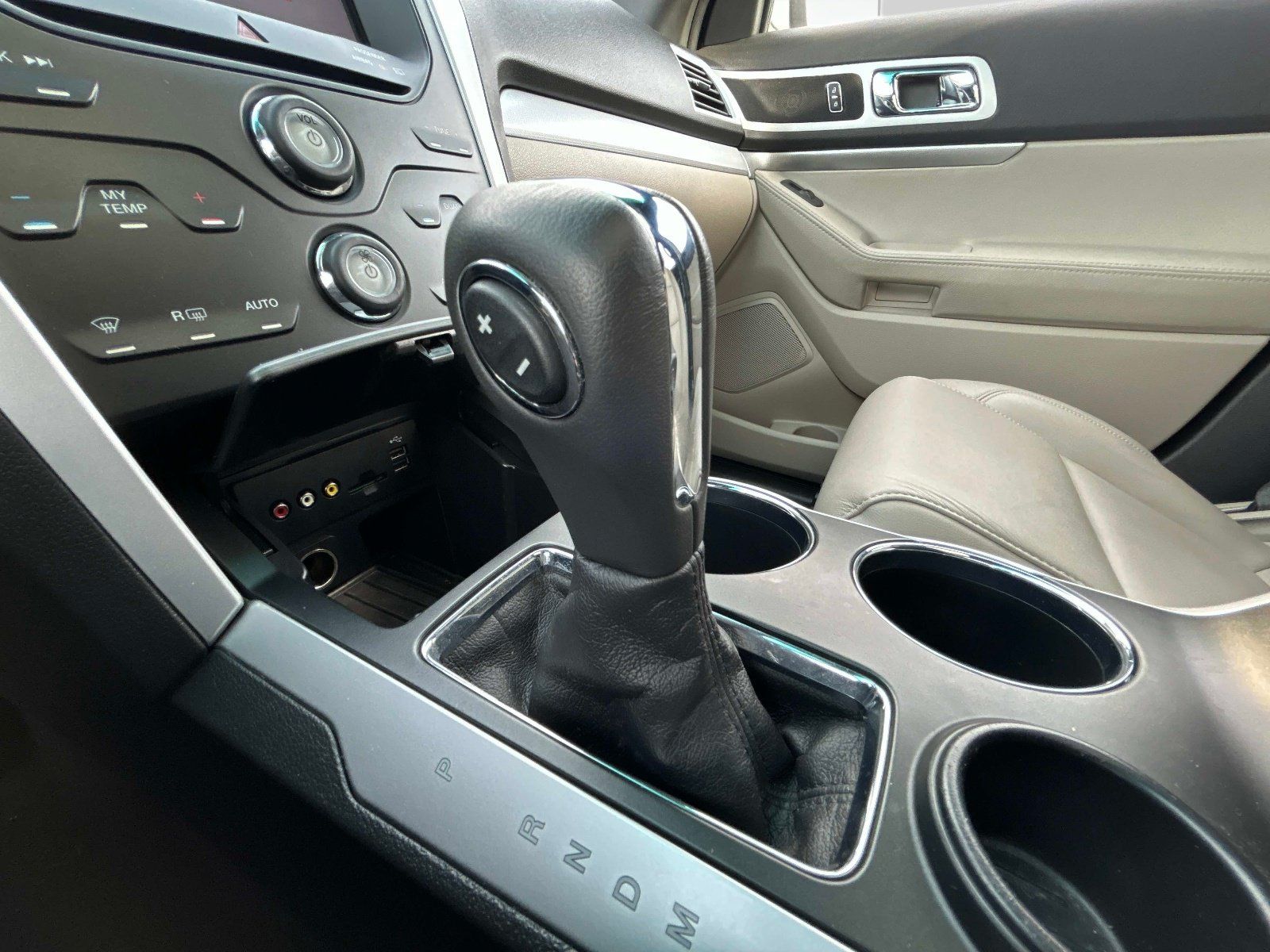 Used 2012 Ford Explorer XLT FWD image 30