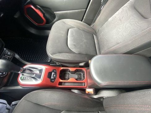 Used 2022 Jeep Renegade Trailhawk image 21