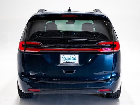 Used 2023 Chrysler Pacifica Touring-L w/ S Appearance Package AWD/4WD image 30