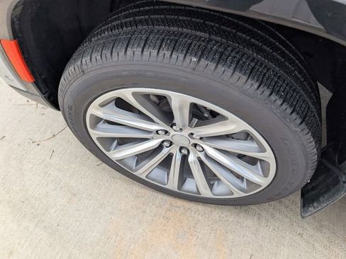 Used 2024 Jeep Wagoneer Series III w/ Flexible Seating Group image 9