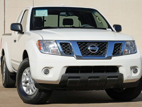 Used 2017 Nissan Frontier SV w/ SV Value Truck Package AWD/4WD image 2