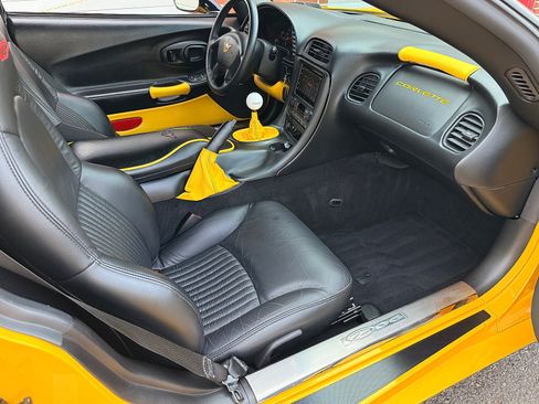 Used 2004 Chevrolet Corvette Z06 w/ Memory Package RWD image 39