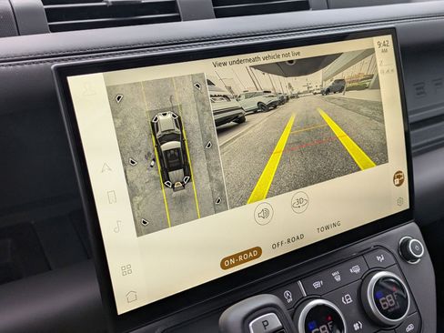 New 2026 Land Rover Defender 110 X-Dynamic SE image 24