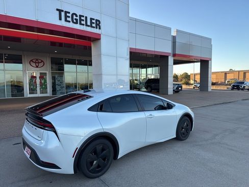 New 2026 Toyota Prius LE image 8