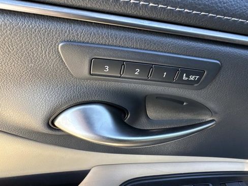 Used 2019 Lexus ES 350 Luxury image 12