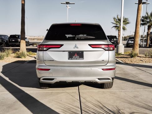 Used 2023 Mitsubishi Outlander SE image 7