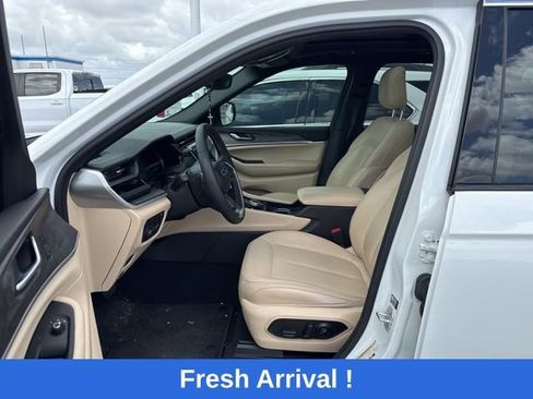 Used 2024 Jeep Grand Cherokee Limited 4xe image 2