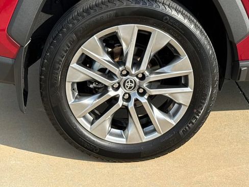 Used 2023 Toyota RAV4 XLE Premium FWD image 9